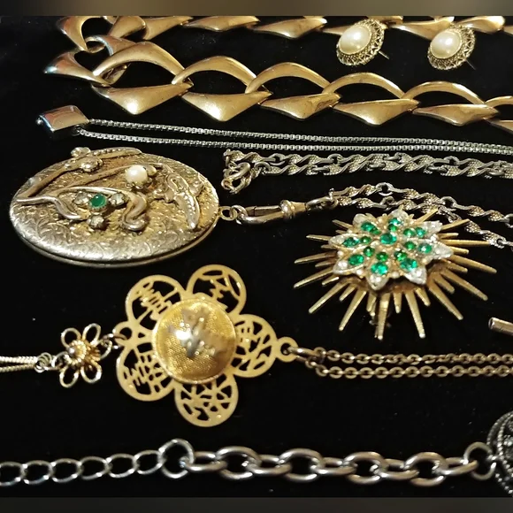 Vintage to Now Jewelry Lot Wear or Harvest Locket Necklaces Bracelets Pins - Picture 6 of 12